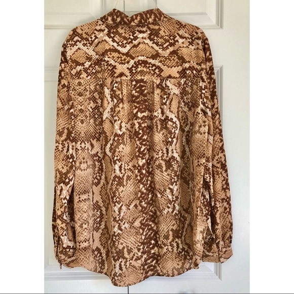 H&M Blouse Button down Women, Size10, Long Sleeve, V Neck, Animal print, - Picture 3 of 5
